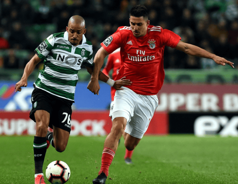 体育新闻-包含今夜巴塞罗那调整名单以备葡超，外线爆发环节打磨，压力陡增，临场指挥获称赞的词条